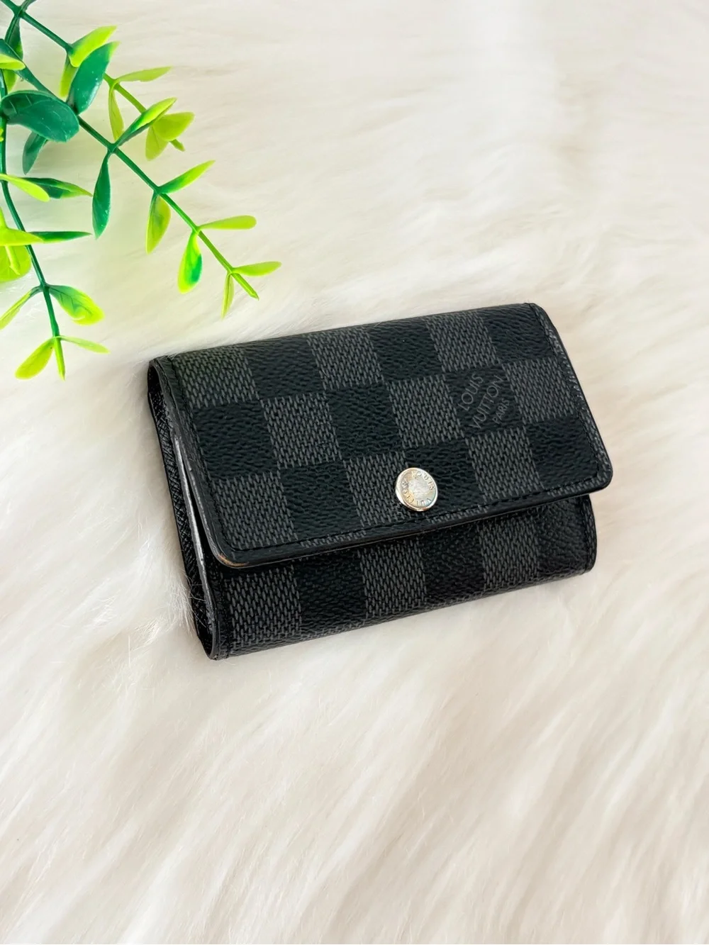Louis Vuitton Damier Graphite 6 Ring Key Holder with Silver Button